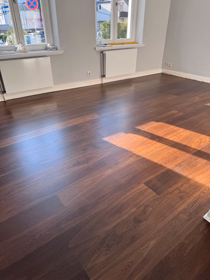 Verlegter Boden im Wohnzimmer von Kühn Bodenbelege